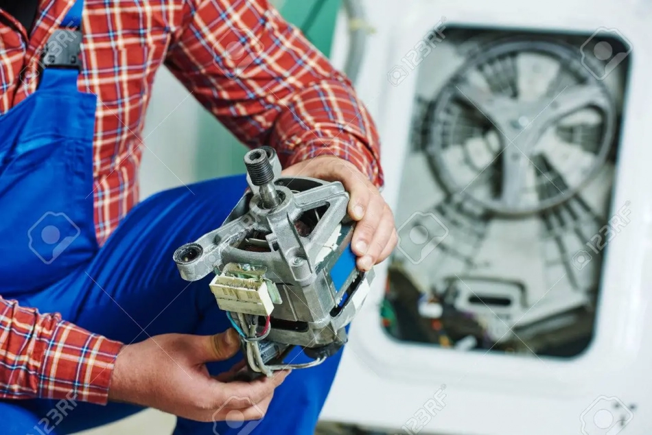Washing machine engine repair 950x634 - دلایل ضعیف شدن موتور لباسشویی + راه های جلوگیری از ضعیف شدن موتور لباسشویی