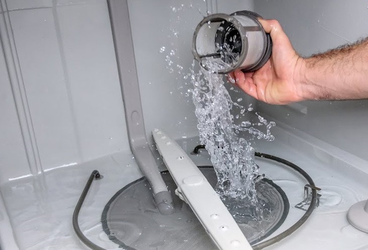تخلیه نشدن آب ماشین ظرفشویی2 - علت تخلیه نشدن آب ظرفشویی
