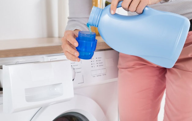 Use the right detergent to eliminate the bad smell of laundry - علت بوی بد ماشین لباسشویی