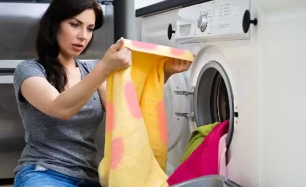 Untitled 5 - علت قاطی شدن رنگ لباس در لباسشویی