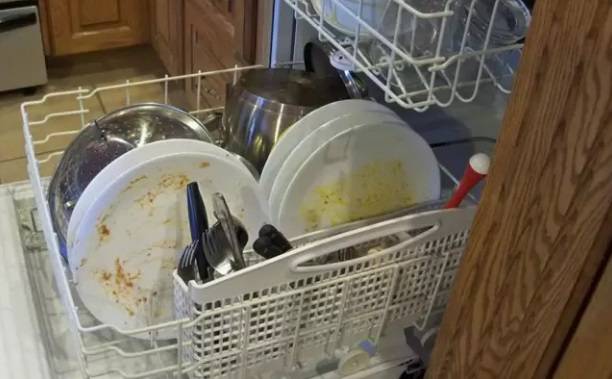 Untitled 32 - علت کدر شدن و سفیدک زدن ظروف در ظرفشویی